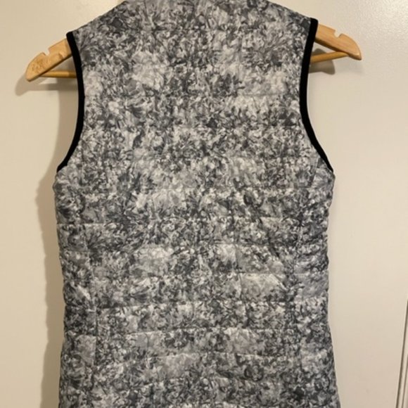 Ladies Puma Small Reversible Winter Vest - Picture 2 of 9